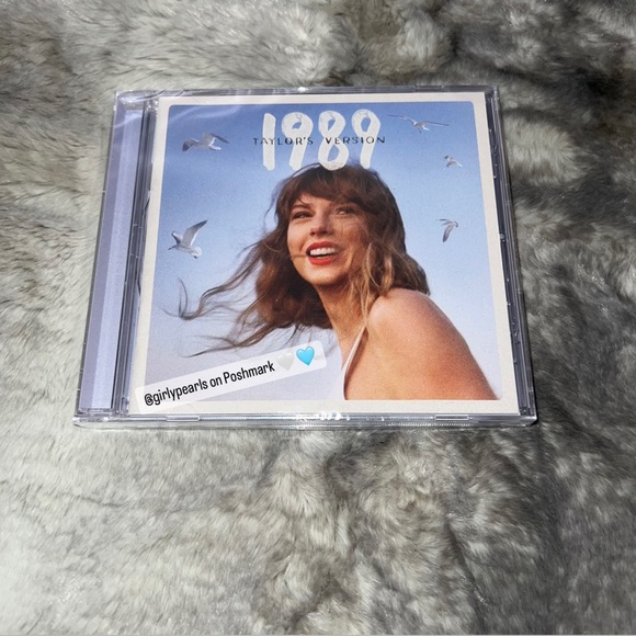 Taylor Swift 1989 (Taylor's Version) Crystal Skies Blue Edition Deluxe CD - Picture 3 of 9